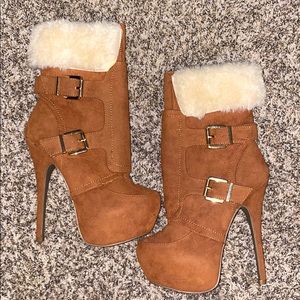 Camel / Tan platform suede ankle booties